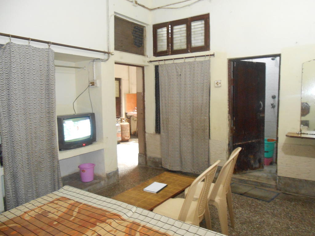 Gaurav Guest House Mathura Δωμάτιο φωτογραφία