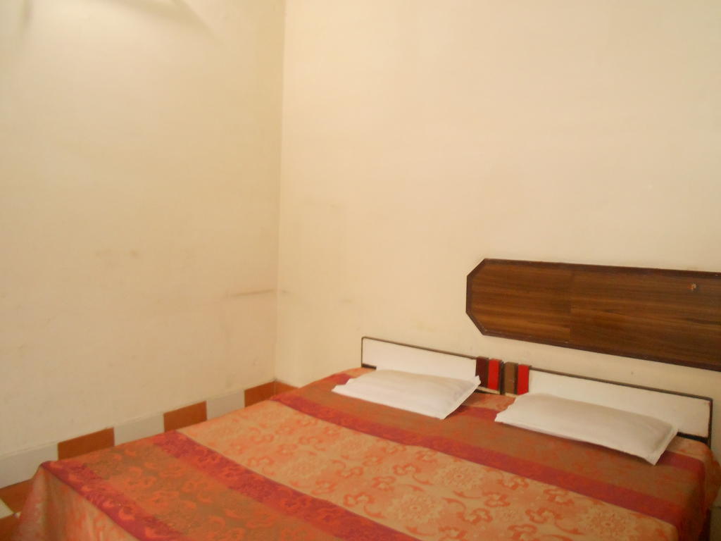Gaurav Guest House Mathura Δωμάτιο φωτογραφία