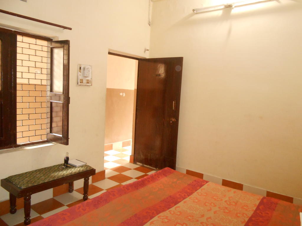 Gaurav Guest House Mathura Δωμάτιο φωτογραφία